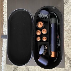 Prussian Blue Dyson Airwrap (w. Long barrel attachments & travel bag)